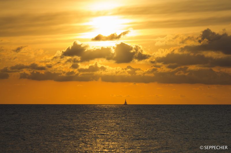 Coucher de soleil sur la méditéranée.